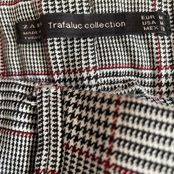 Zara Size medium cropped pant. Black, white and merlot colour check - Picture 5 of 5